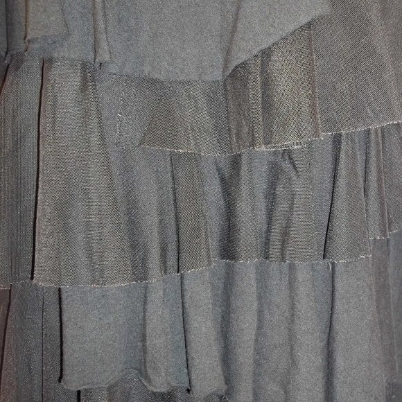 Daisy Fuentes Womens Top Blouse Size Medium Scoop Neckline Ruffles Casual Black - Picture 3 of 6